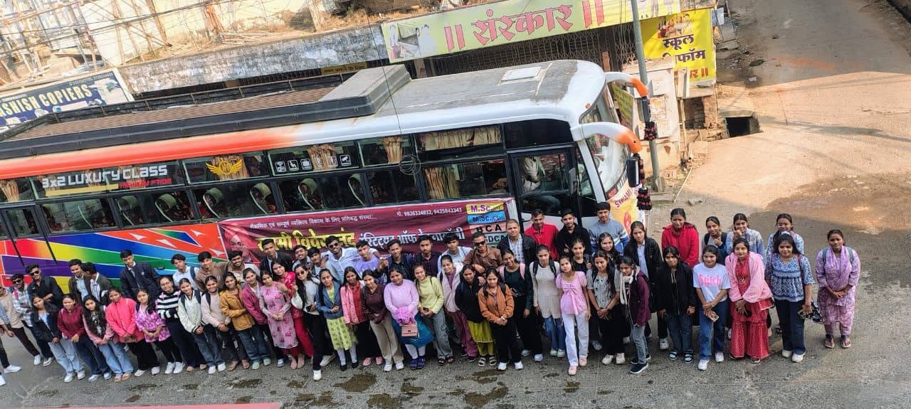 SVIT trip departure group photo